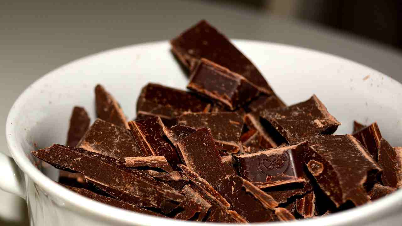 Cioccolato fondente, ecco quanto bisognerebbe mangiarne: finalmente la parola del’esperto