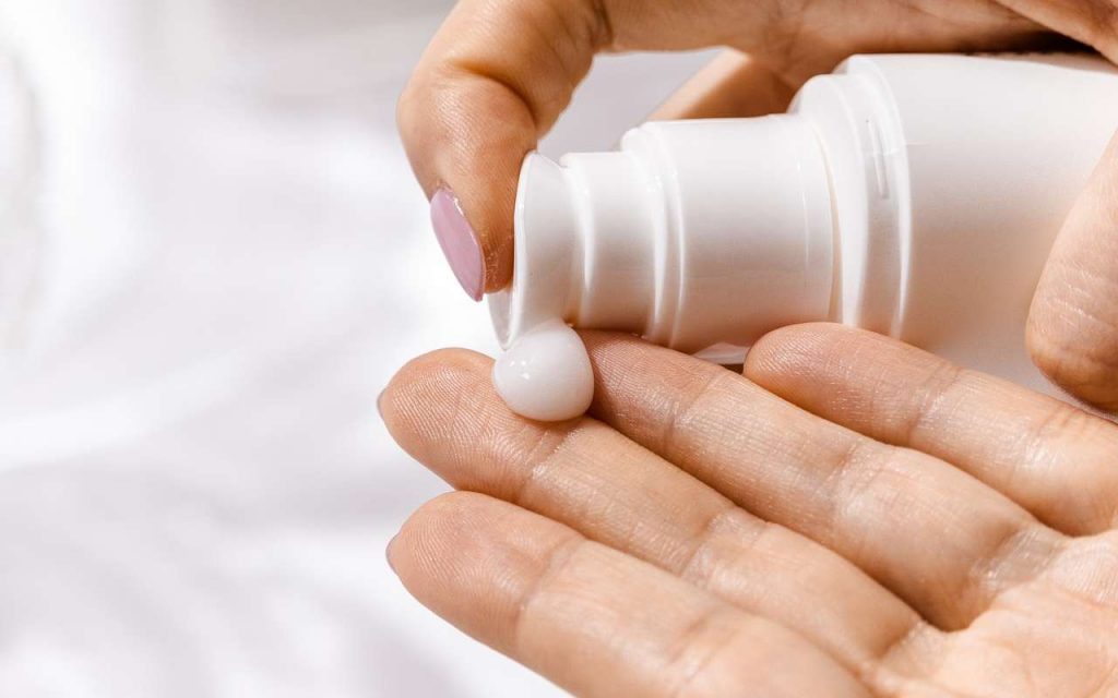 Cura della pelle, con questo ingrediente la skin care è ancora più efficace: ce l’hanno già tutti in frigo