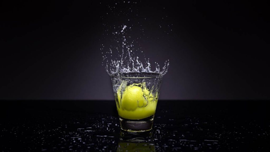 Acqua e limone, siamo sicuri sia efficace per il nostro corpo? Se aggiungi questo ingrediente (forse) è fatta