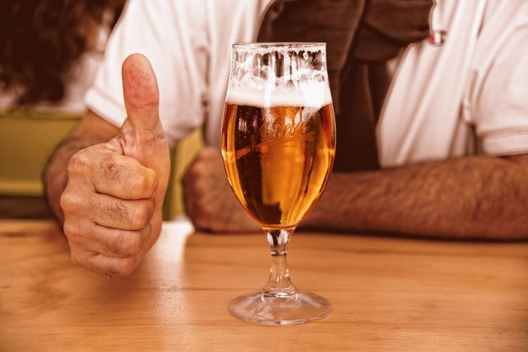 si puo bere vino o birra alla guida?