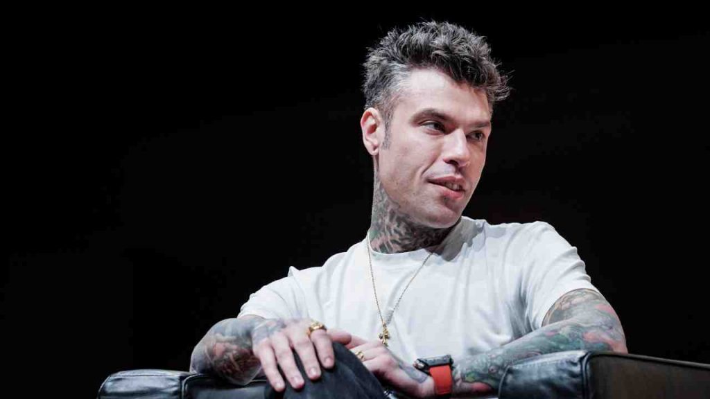 Fedez, dal palco dell’Ariston alla ‘combutta’ con Corona: ecco cosa c’è di vero